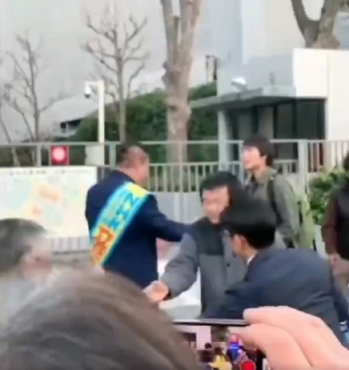 立花孝志2.png